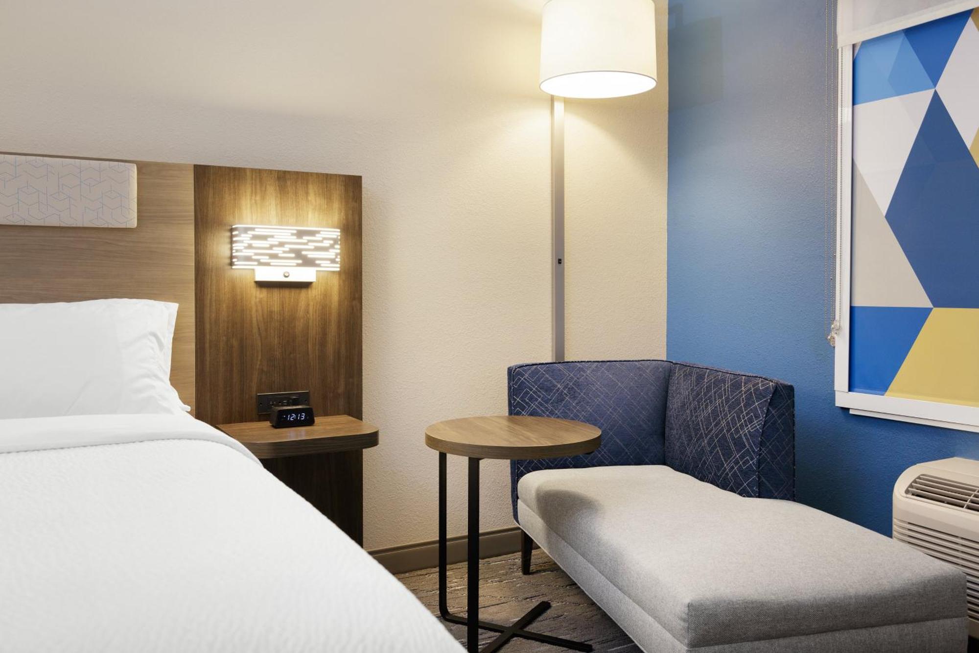 Holiday Inn Express & Suites Ripley By Ihg Exterior foto